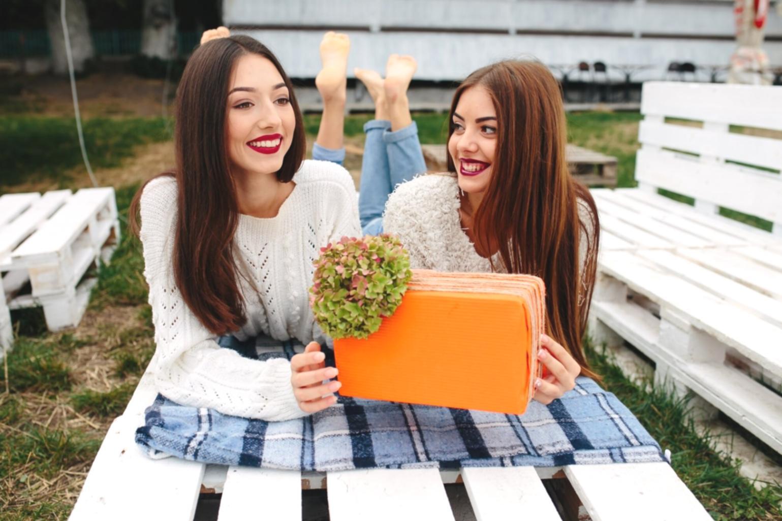 Financial planning session workspace with documents and calculator